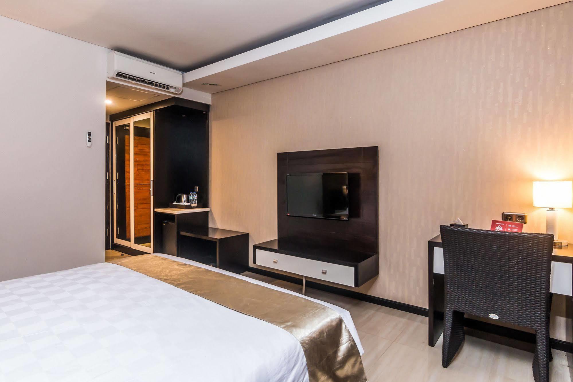 Zen Rooms Denpasar Marlboro エクステリア 写真