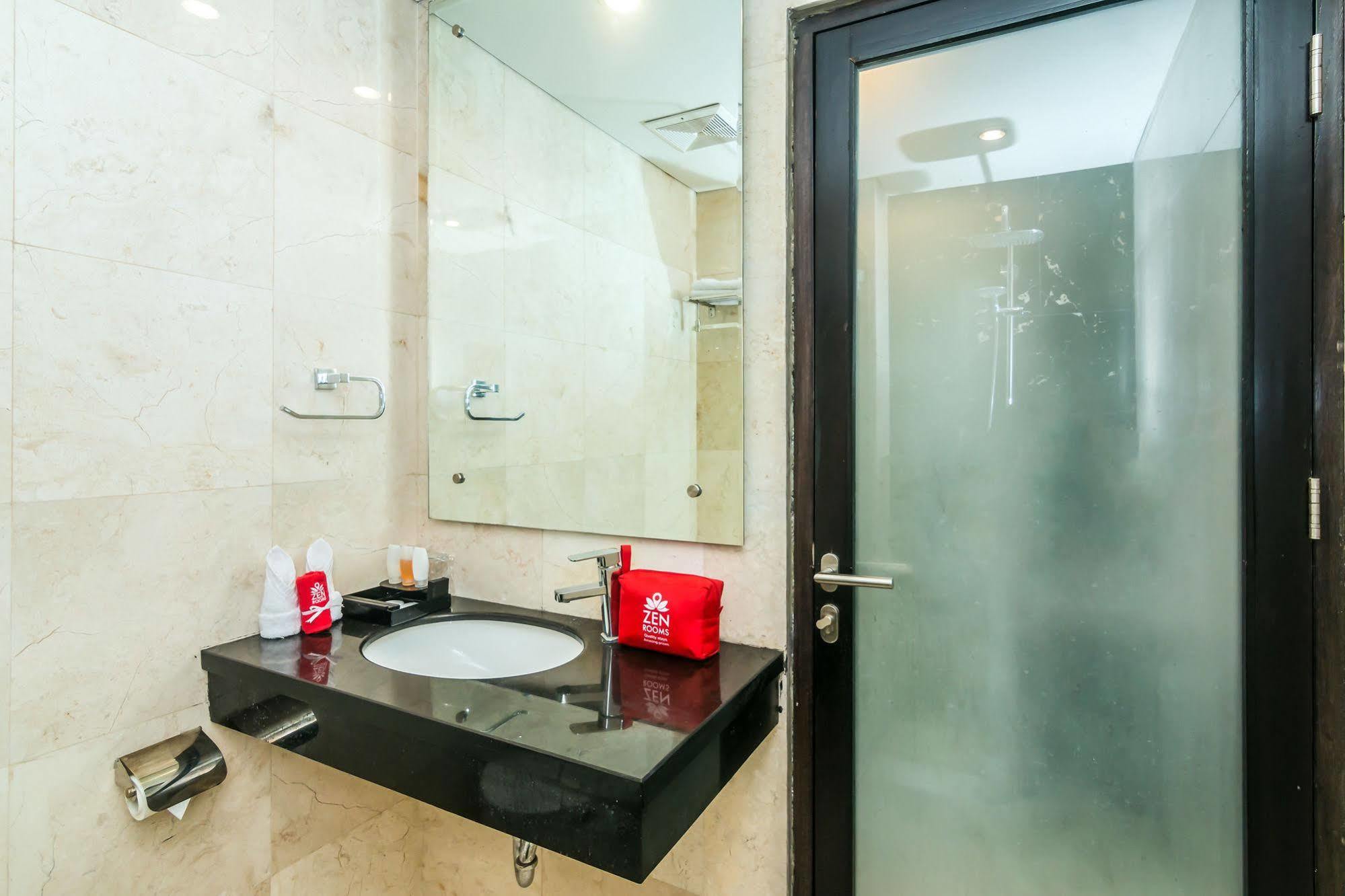 Zen Rooms Denpasar Marlboro エクステリア 写真