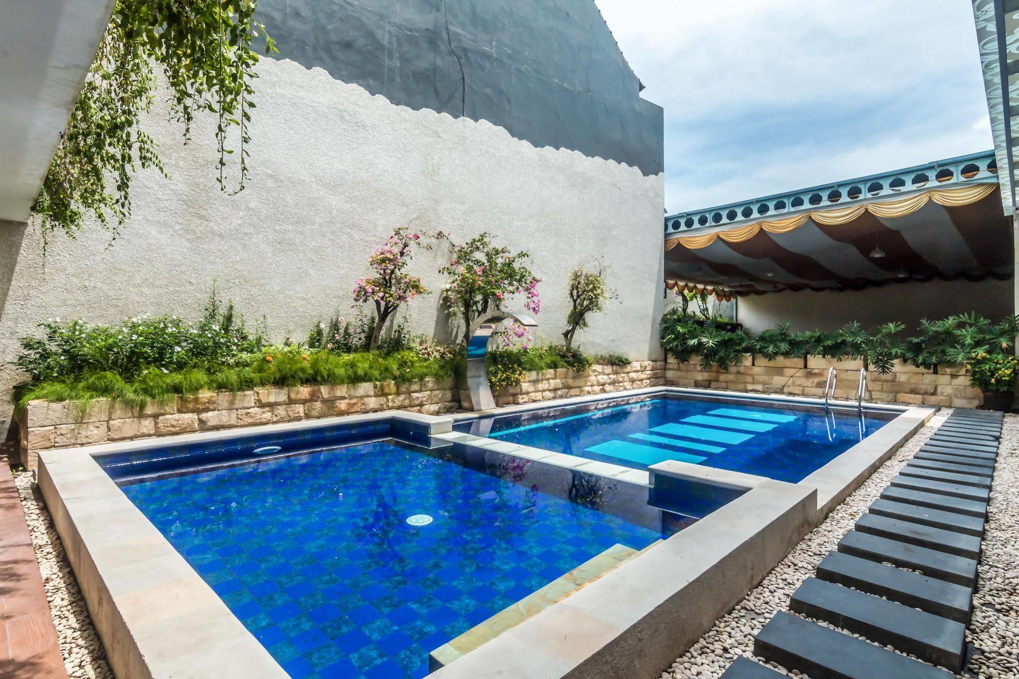 Zen Rooms Denpasar Marlboro エクステリア 写真