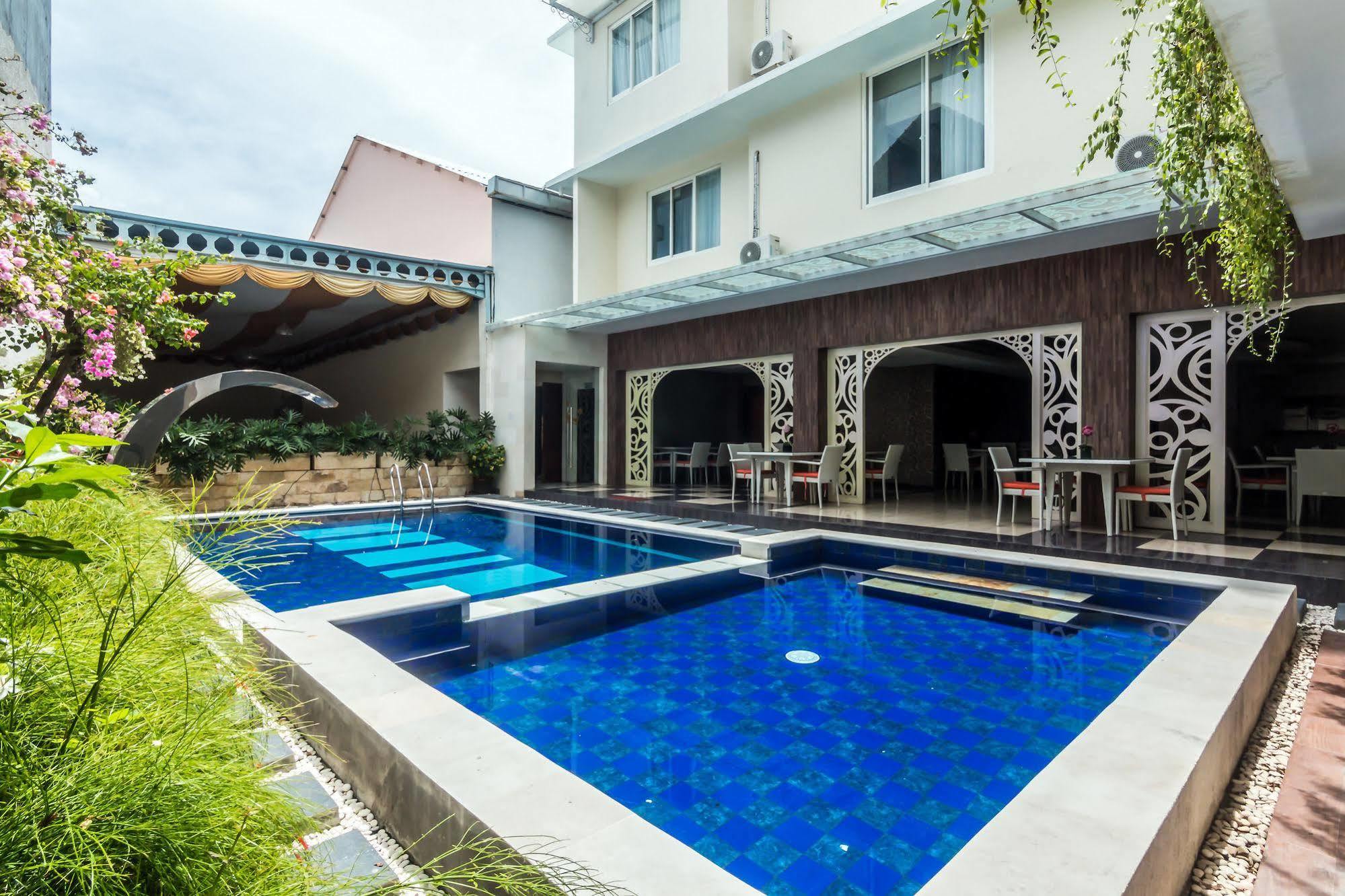 Zen Rooms Denpasar Marlboro エクステリア 写真